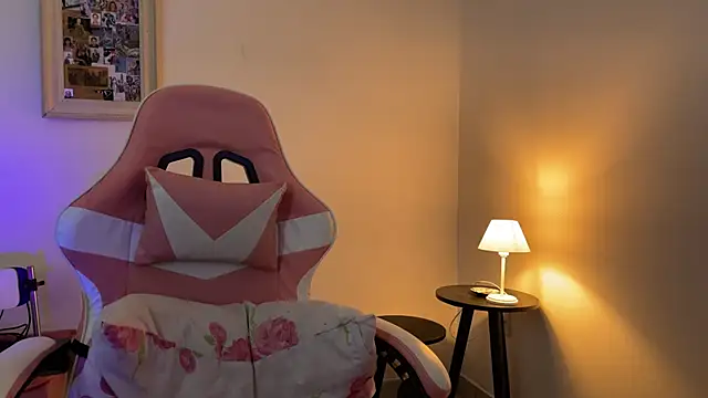 SweetPaige  online show from 7, 2, 2026