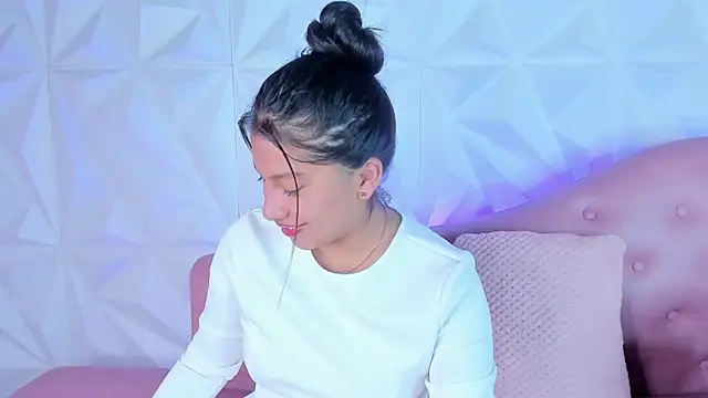 LinnaGardenia online show from 2, 12, 2024