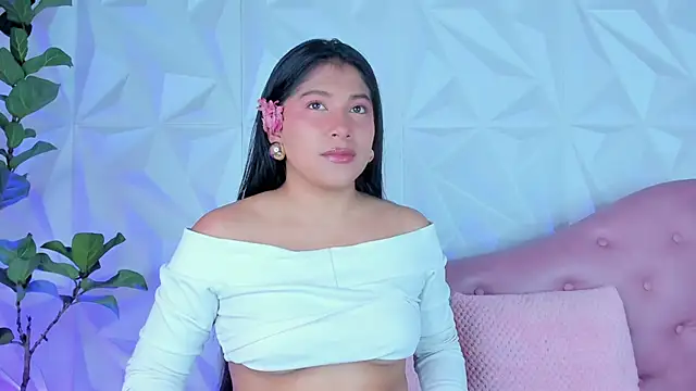 LinnaGardenia online show from 20, 1, 2025