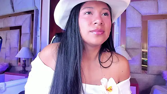 LinnaGardenia online show from 21, 12, 2025