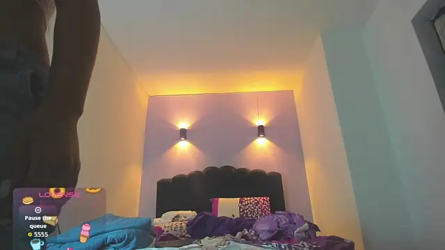 Sofia Clauss  online show from 19, 9, 2025