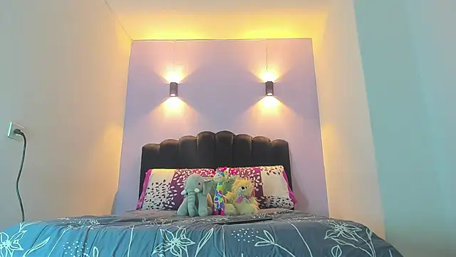 Sofia Clauss  online show from 26, 9, 2025