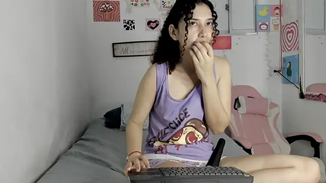 Snapshot of gabriela_duarte1 chatting on 19, 9, 2025 gabriela duarte1 online show from 19, 9, 2025