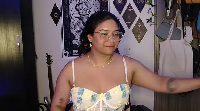 Snapshot of mollyshake1 chatting on 5, 12, 2024 mollyshake1 online show from 5, 12, 2024