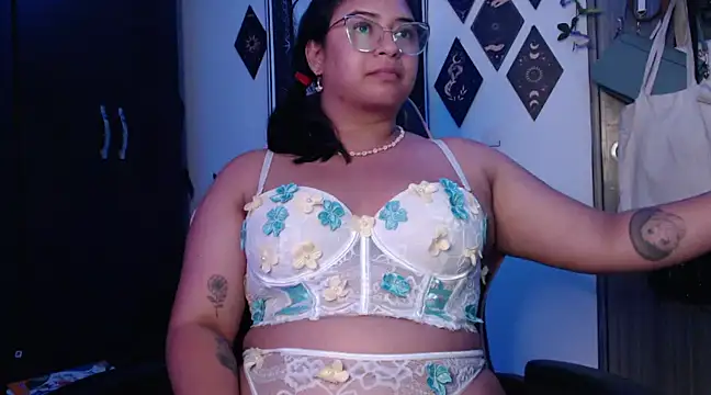 Snapshot of mollyshake1 chatting on 5, 12, 2024 mollyshake1 online show from 5, 12, 2024