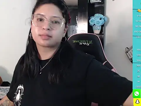 Snapshot of mollyshake1 chatting on 18, 12, 2024 mollyshake1 online show from 18, 12, 2024