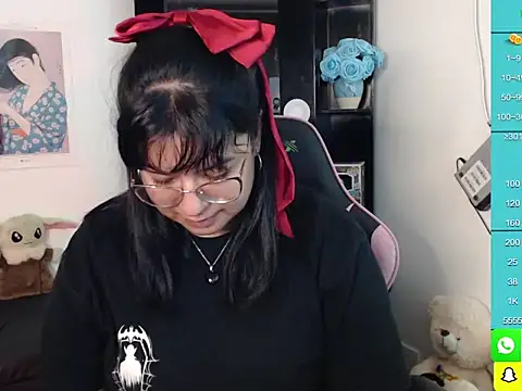 Snapshot of mollyshake1 chatting on 18, 12, 2024 mollyshake1 online show from 18, 12, 2024