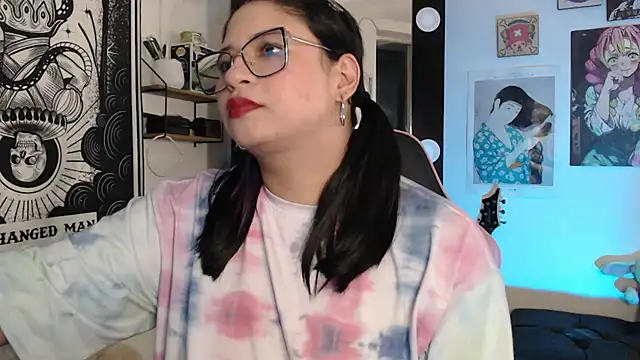 Snapshot of mollyshake1 chatting on 8, 3, 2025 mollyshake1 online show from 8, 3, 2025