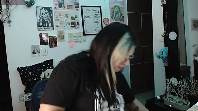 Snapshot of mollyshake1 chatting on 23, 9, 2025 mollyshake1 online show from 23, 9, 2025