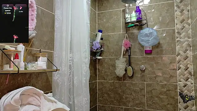 Snapshot of mollyshake1 chatting on 6, 1, 2026 mollyshake1 online show from 6, 1, 2026