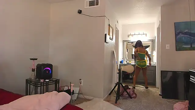 yiauana online show from 12, 11, 2025