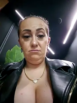 AvaLloyd online show from 7, 3, 2025