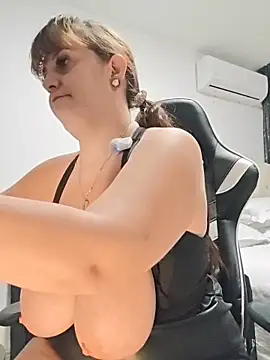 AvaLloyd online show from 4, 12, 2025