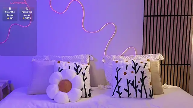 Ester Hill online show from 8, 2, 2025