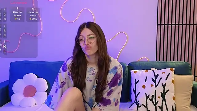 Ester Hill online show from 25, 2, 2025