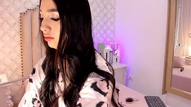 Charlotte  08 online show from 10, 2, 2025