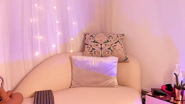 Charlotte  08 online show from 20, 2, 2025