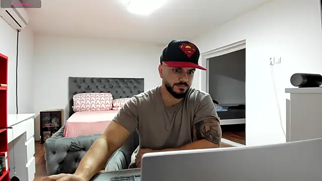 supermanboy94 online show from 11, 11, 2025