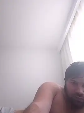 Snapshot of raducelfrumos99 chatting on 14, 12, 2025 raducelfrumos99 online show from 14, 12, 2025