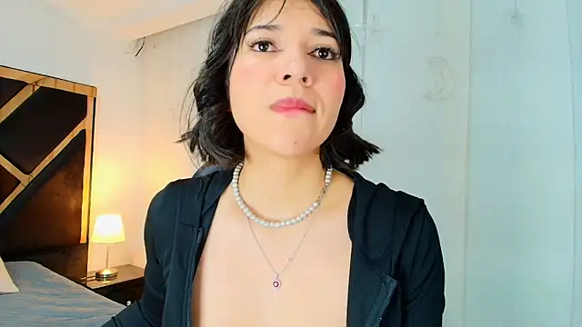 lina bedoya  online show from 9, 6, 2026