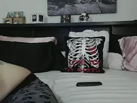 CrystalLakeXO online show from 25, 2, 2025