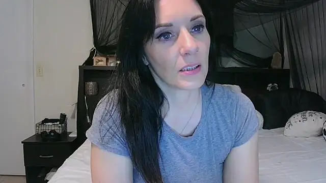 CrystalLakeXO online show from 1, 5, 2026