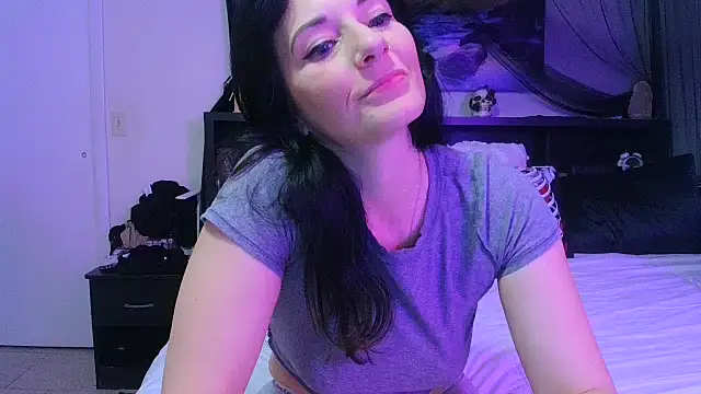 CrystalLakeXO online show from 7, 5, 2026