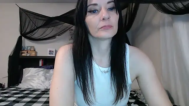 CrystalLakeXO online show from 24, 7, 2026