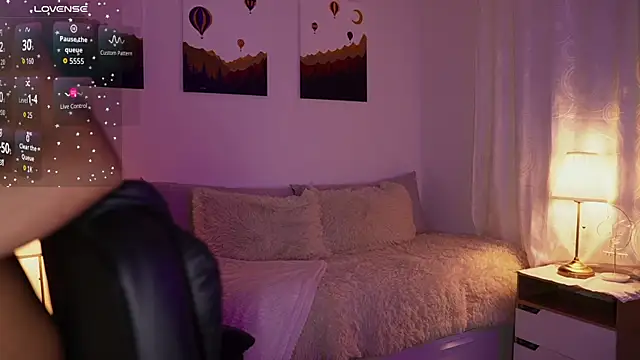 SaraParisi online show from 10, 10, 2025