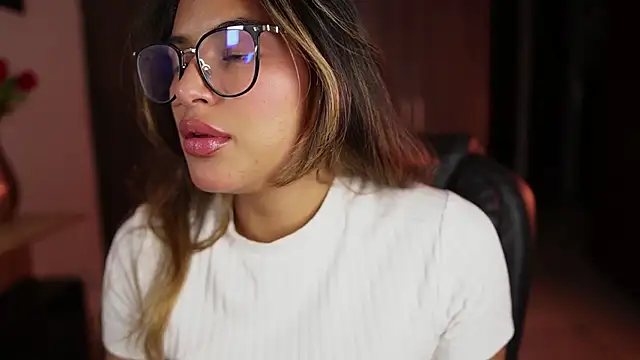 SaraParisi online show from 9, 3, 2026