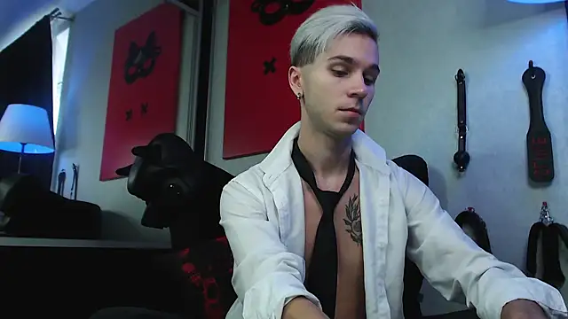 Joseph  Quinn online show from 4, 12, 2024