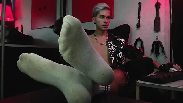 Joseph  Quinn online show from 5, 12, 2024