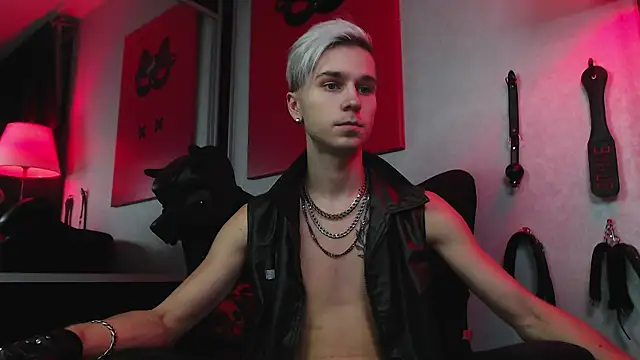 Joseph  Quinn online show from 6, 12, 2024