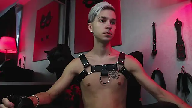 Joseph  Quinn online show from 7, 12, 2024