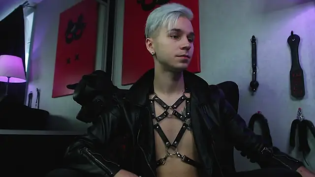 Joseph  Quinn online show from 9, 12, 2024