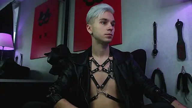 Joseph  Quinn online show from 9, 12, 2024