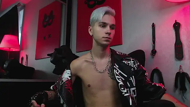 Joseph  Quinn online show from 11, 12, 2024