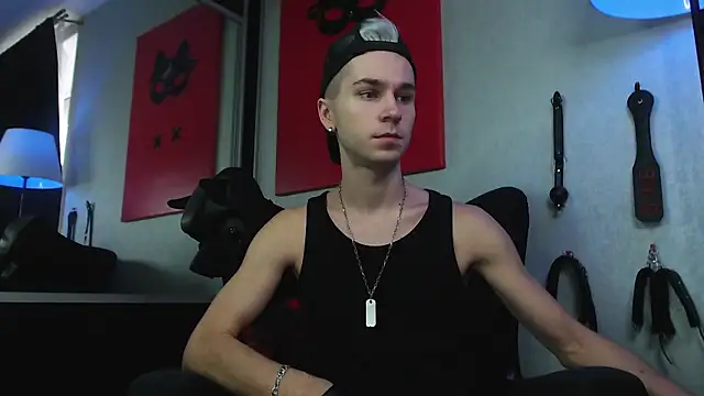 Joseph  Quinn online show from 12, 12, 2024