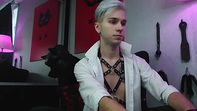 Joseph  Quinn online show from 13, 12, 2024