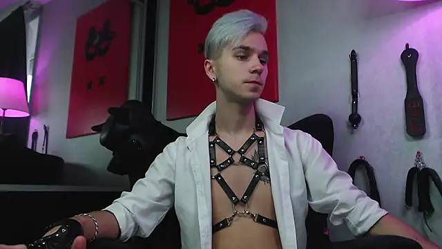 Joseph  Quinn online show from 13, 12, 2024