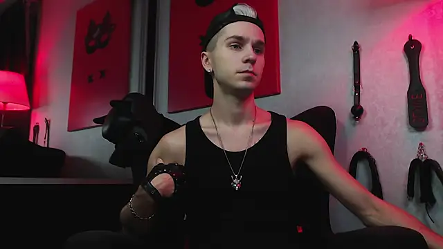 Joseph  Quinn online show from 14, 12, 2024