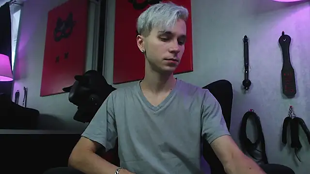 Joseph  Quinn online show from 15, 12, 2024