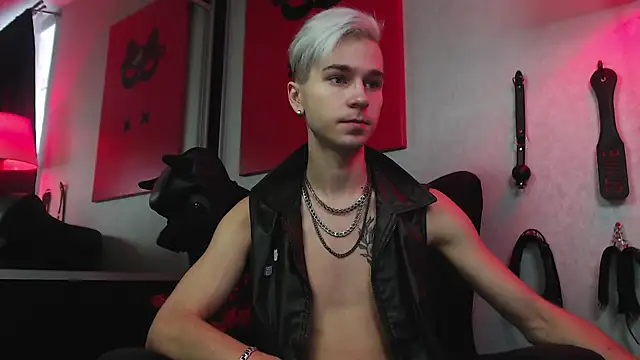 Joseph  Quinn online show from 17, 12, 2024