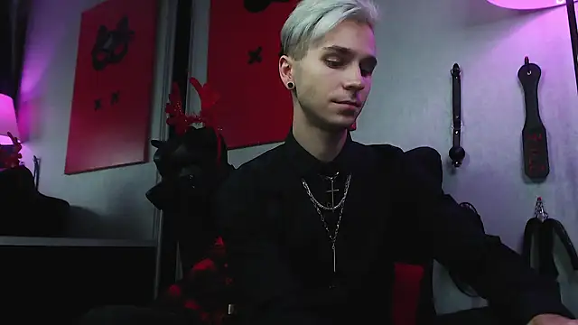 Joseph  Quinn online show from 18, 12, 2024