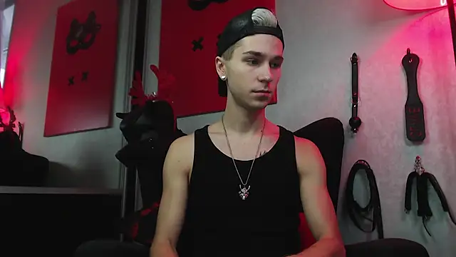 Joseph  Quinn online show from 20, 12, 2024