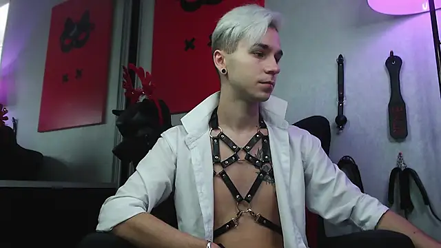 Joseph  Quinn online show from 21, 12, 2024