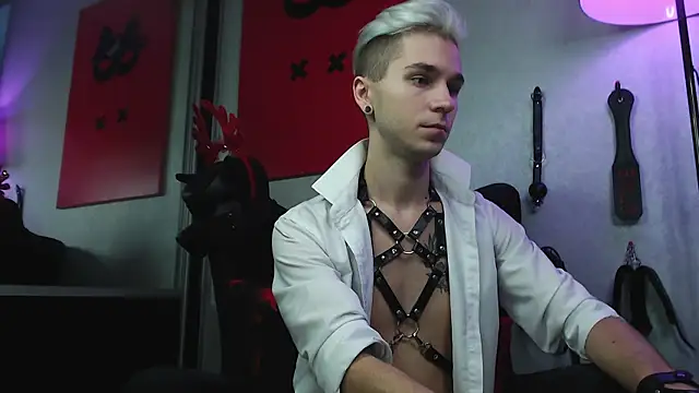 Joseph  Quinn online show from 21, 12, 2024