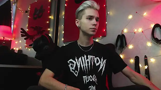 Joseph  Quinn online show from 23, 12, 2024