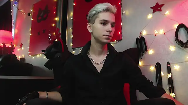 Joseph  Quinn online show from 26, 12, 2024