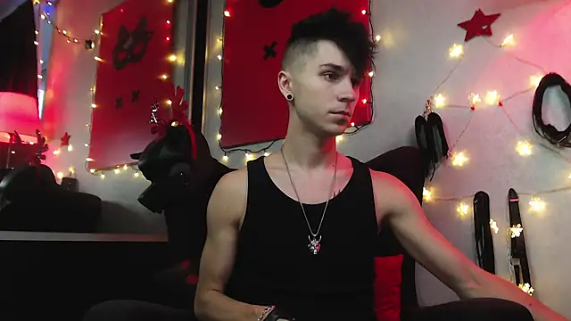 Joseph  Quinn online show from 27, 12, 2024